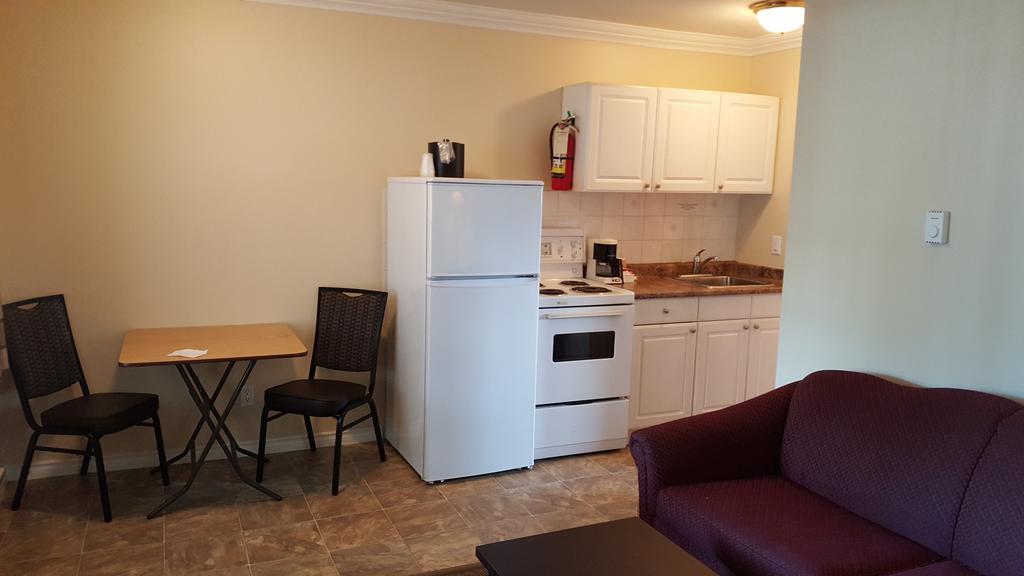 North Pointe Inn And Suites Kelowna Exteriör bild