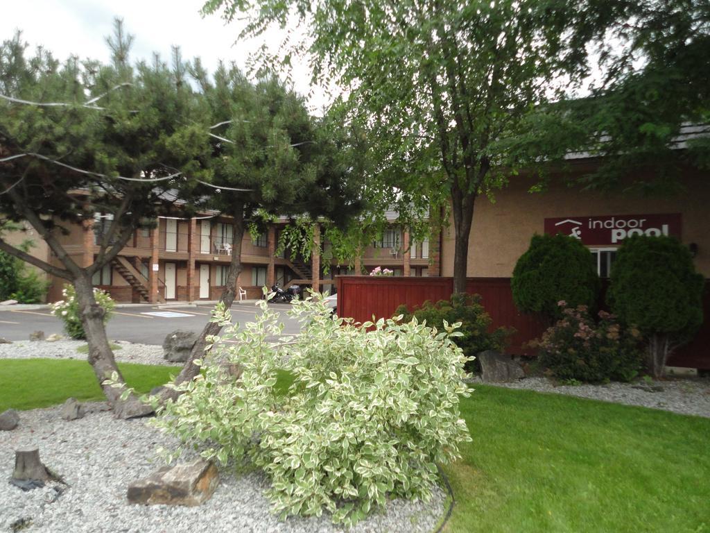 North Pointe Inn And Suites Kelowna Exteriör bild